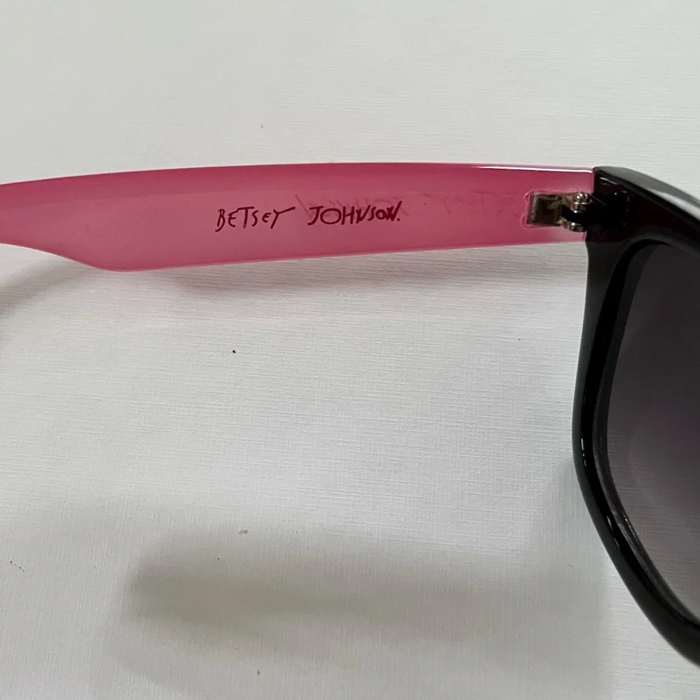 2 Pairs - Betsey Johnson Wayfarer Style Sunglasses |GUC | Pink/Black, Brown
